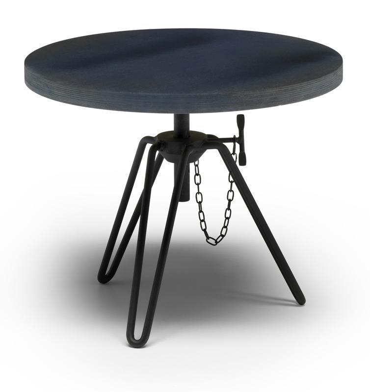 Overdyed Side Table von Moroso Diesel: Runder, schwarzer Beistelltisch mit Ketten-Detail und Metallgestell.